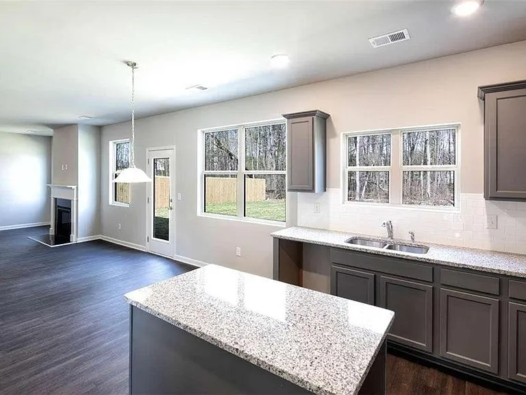 1494 Townsend Ct — Photo 2