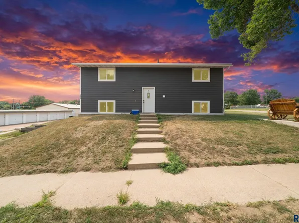1409 N Blauvelt Ave, Sioux Falls, SD 57103