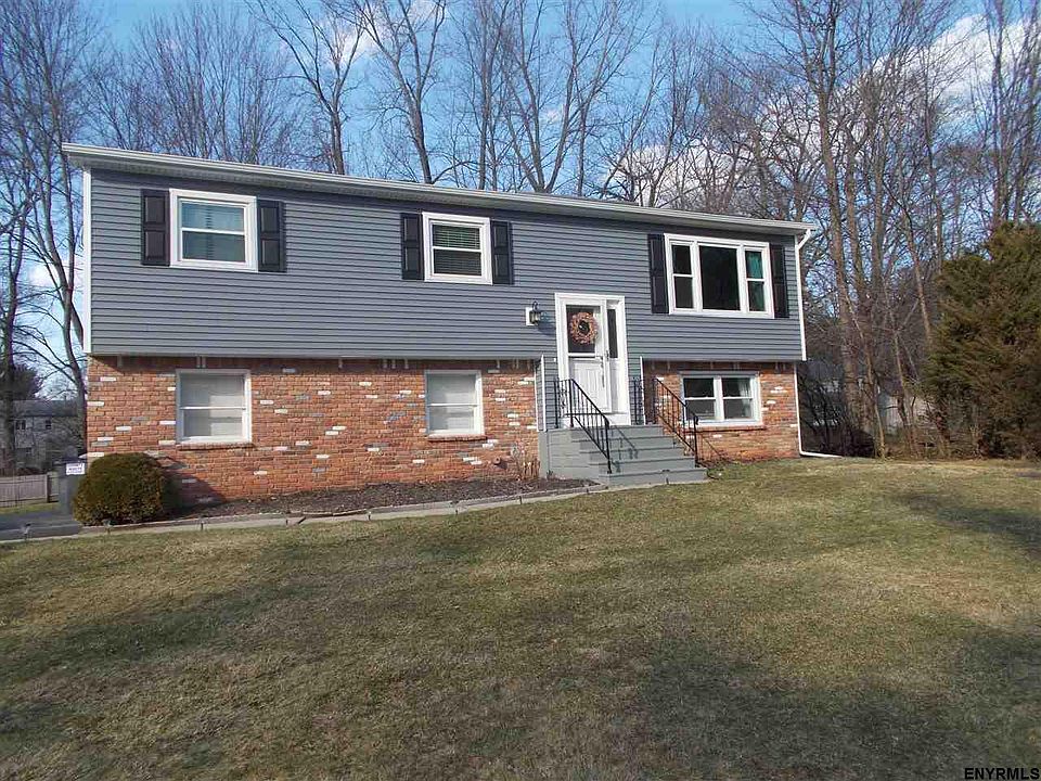 1st image of 7 Archer Dr