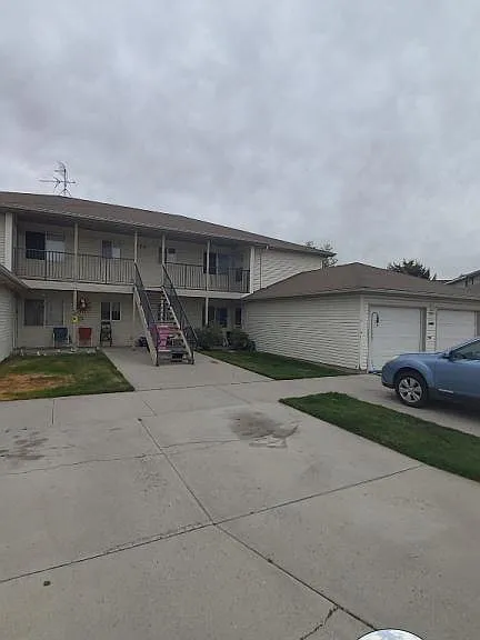 3 bed, 2.0 bath, 1180 sqft, $1,590 — Photo 31