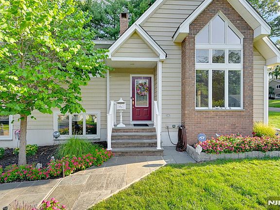 3rd image of 164 Leach Ave