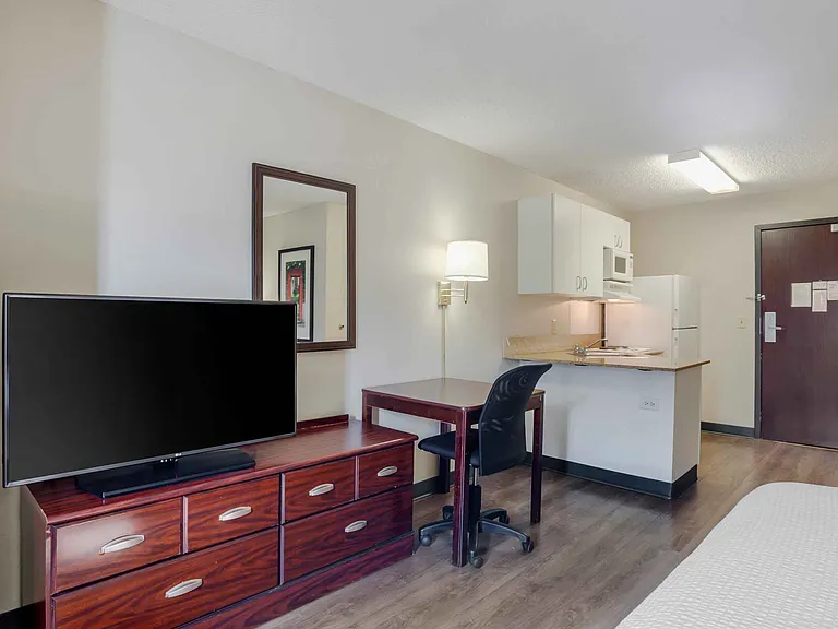 Studio Suite - 1 Queen Bed