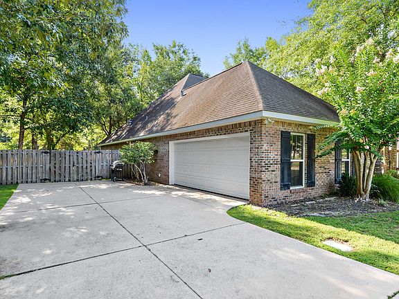 3rd image of 814 Canebrake Dr