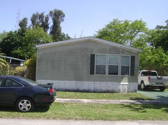 5th image of 21520 NW 3rd St