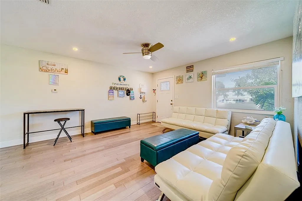 3 bed, 2.0 bath, 1480 sqft, $2,750 — Photo 3