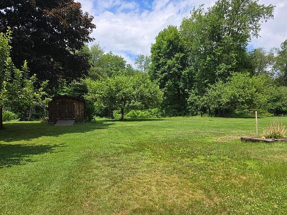 3rd image of 16 Duke Dr