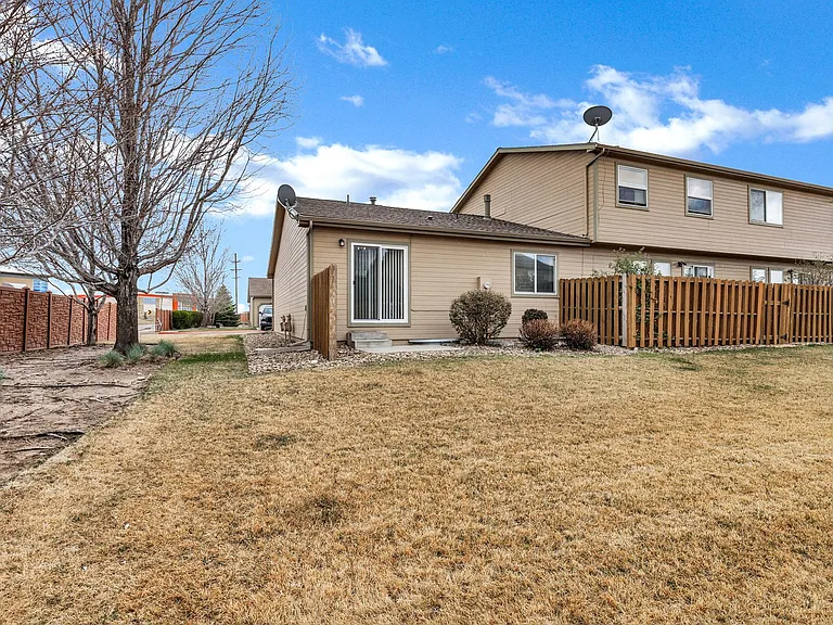 5686 Sunshade Point — Photo 42