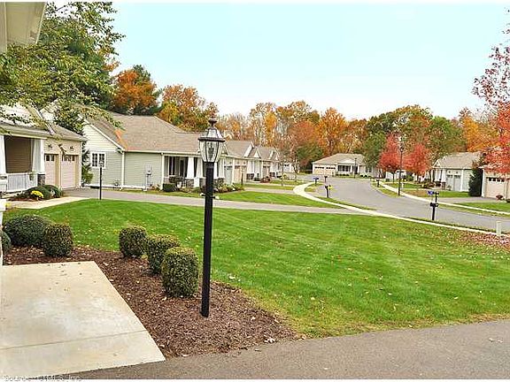4th image of 51 Riverview Dr