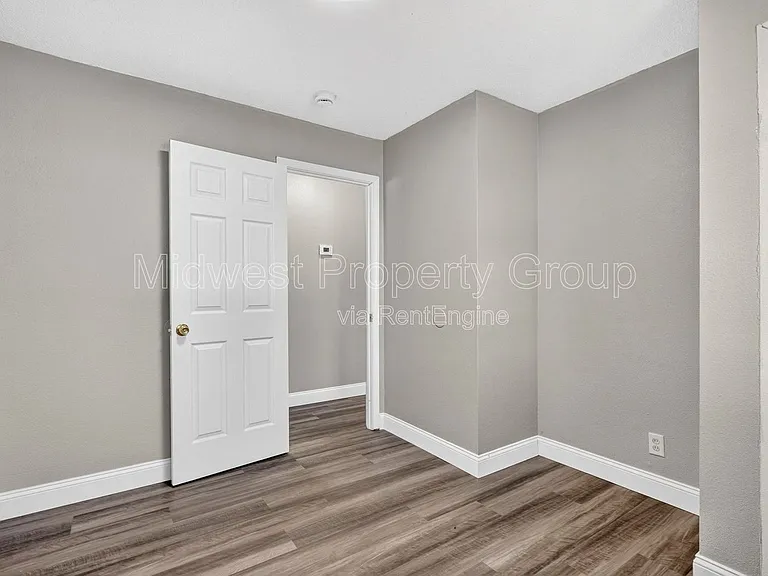 273 Roderick Dr — Photo 10