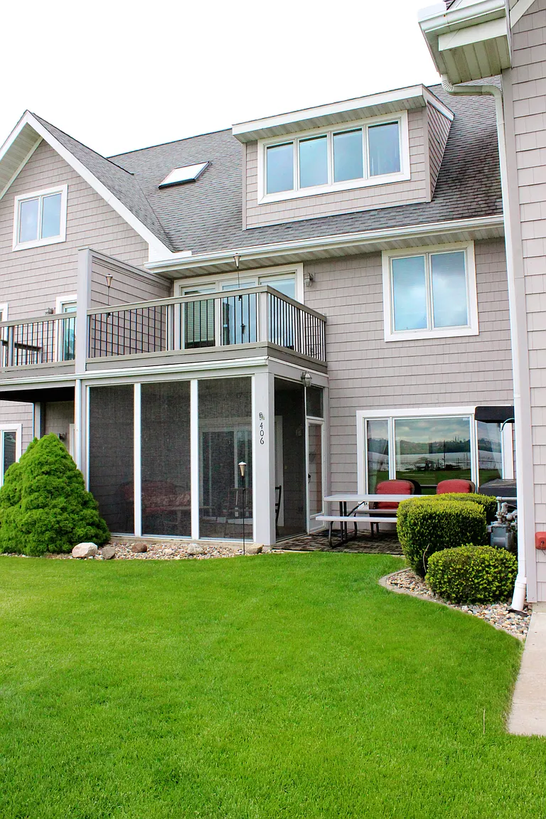 406 Harbor Pointe Dr photo 1