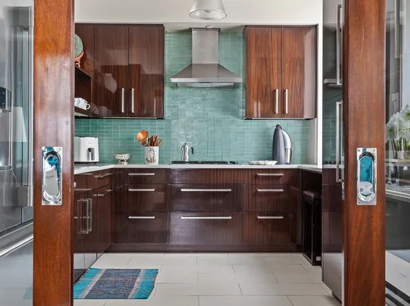 15 Broad Street image 2 of 29