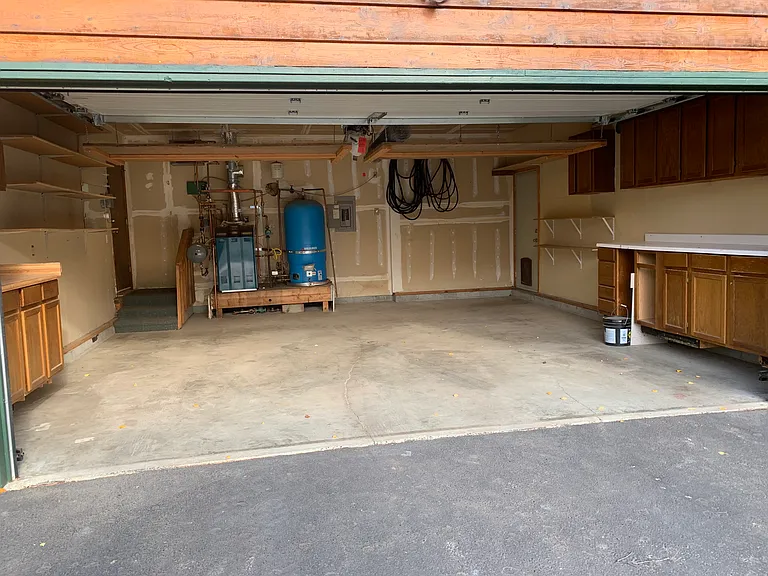 2041 Sturbridge Cir — Photo 17