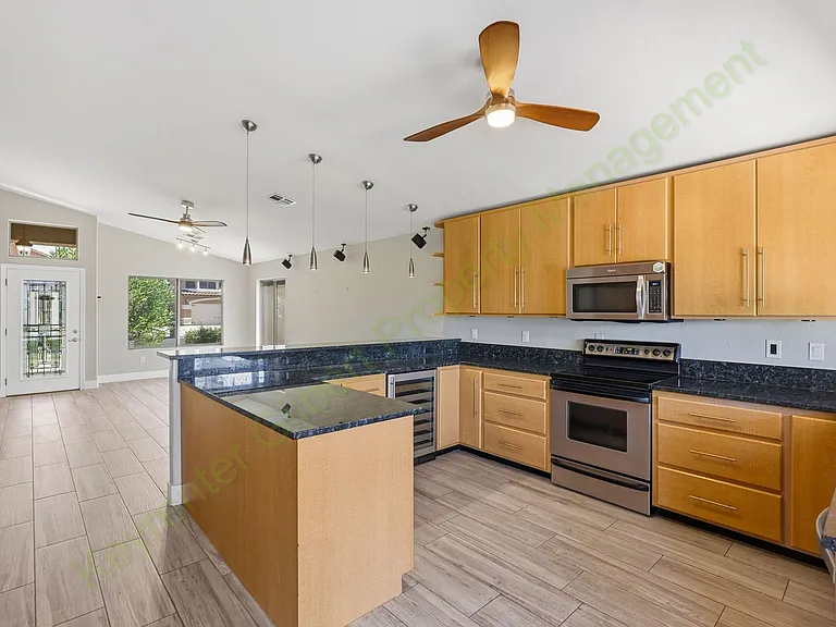 517 W Princeton Ave — Photo 9