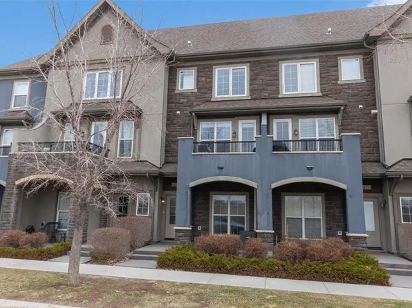 424 W Quarry Way SE, Calgary, AB T2C 5N4