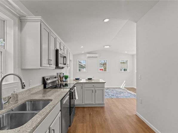 64 Burnside Ave UNIT 87, Narragansett, RI 02882