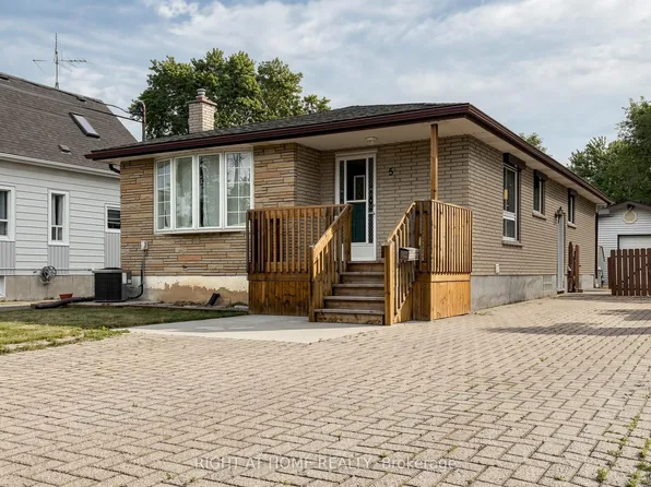 5 Dundonald St, Saint Catharines, ON L2P 2A8