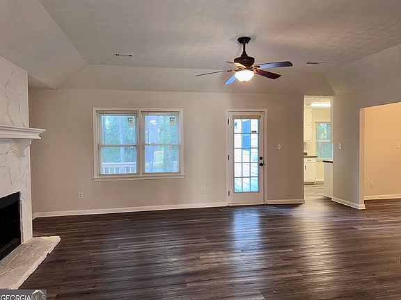 4th image of 1052 Terance Ave