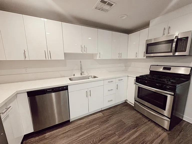 6332 Woodman Ave #4 — Photo 9