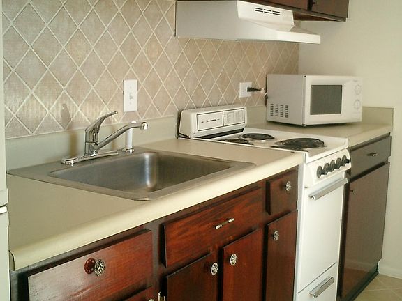 3rd image of 1811 Club Cir #1811