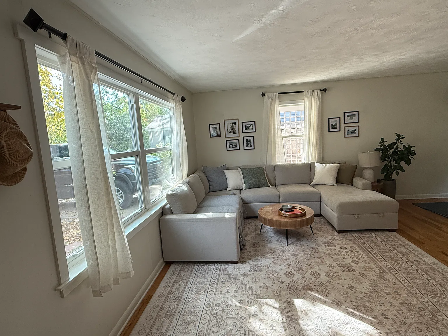 3 bed, 1200 sqft, $3,600 — Photo 2