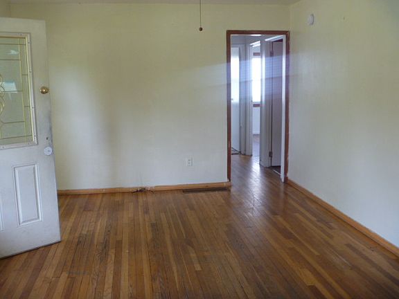 3rd image of 2915 W 38th Pl