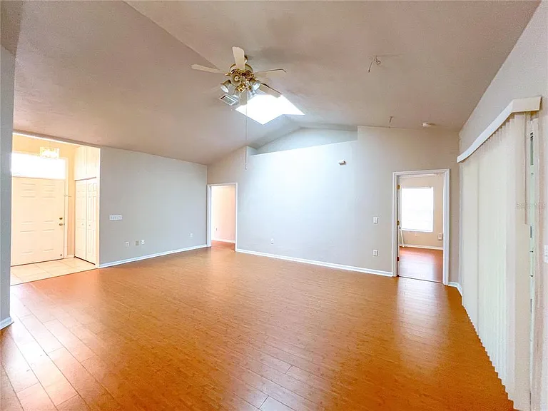 4332 NW 34th Dr — Photo 4
