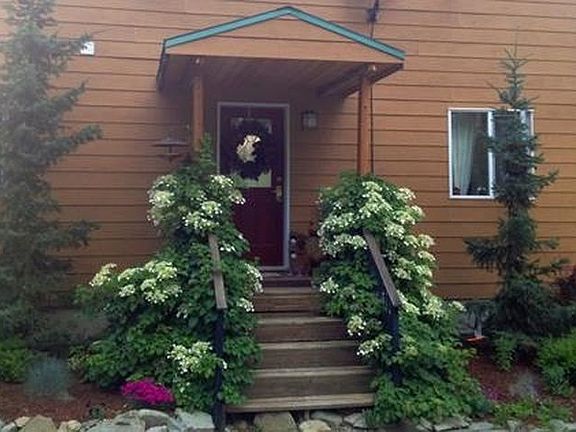 2nd image of 3258 Crest Dr