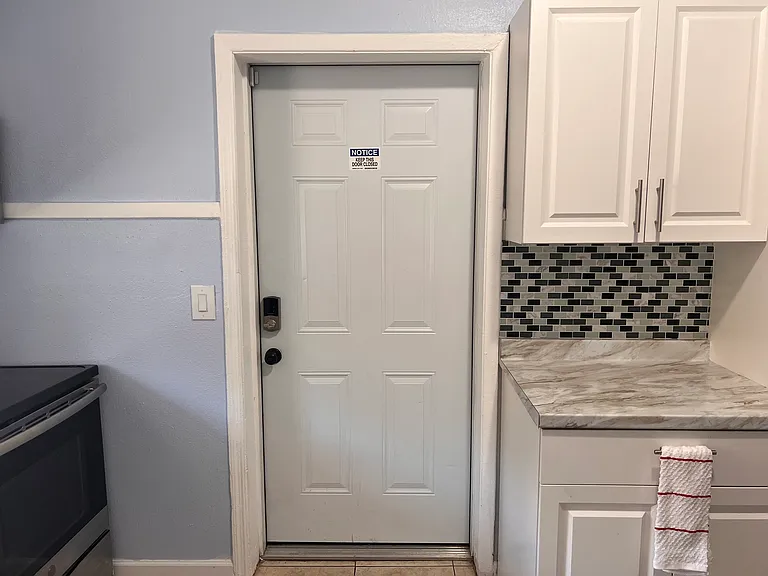 10107 N Aster Ave #B — Photo 4