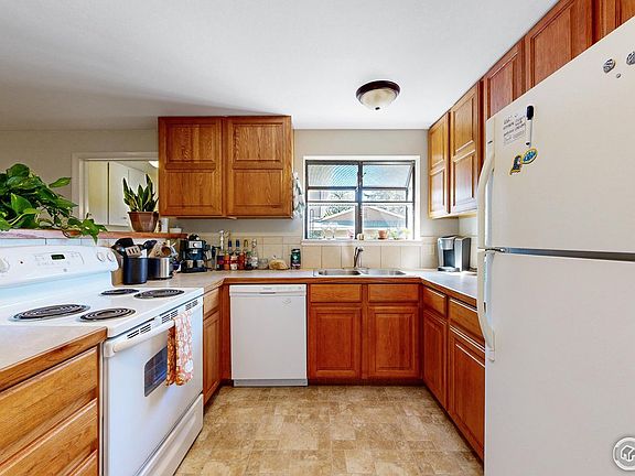 3rd image of 1036 Ponderosa Dr
