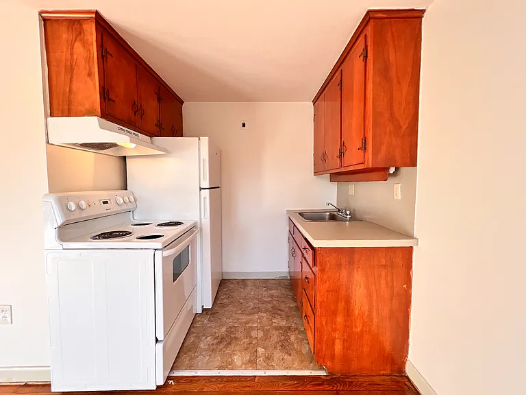180 Bond St / Theo Investments LLC — Photo 13