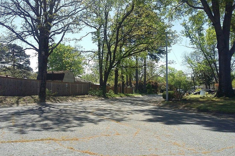 2nd image of 4513 N Magnolia St