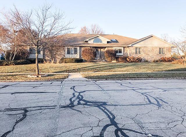 1st image of 24826 W Illini Dr