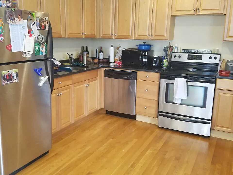 611 W Belmont Ave #206