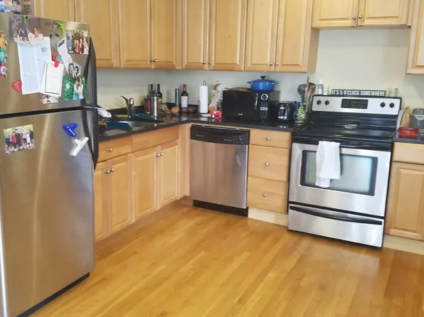 611 W Belmont Ave APT 206, Chicago, IL 60657