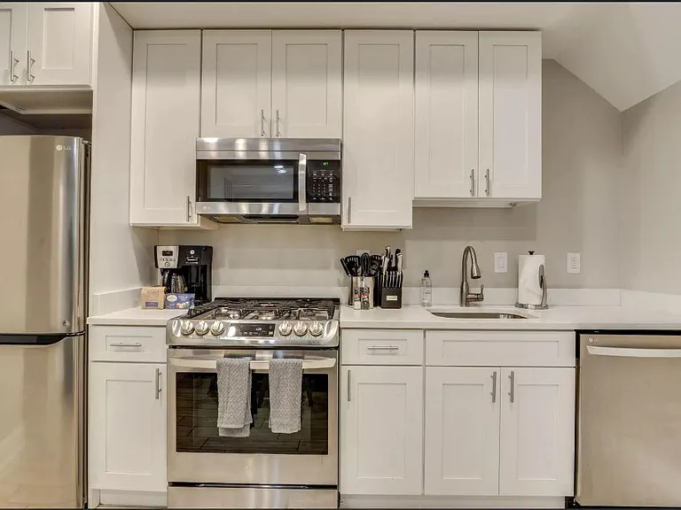 1013 E St SE #3 — Photo 1