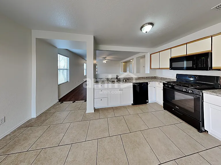 6159 S Avenue De La Chandelle — Photo 3