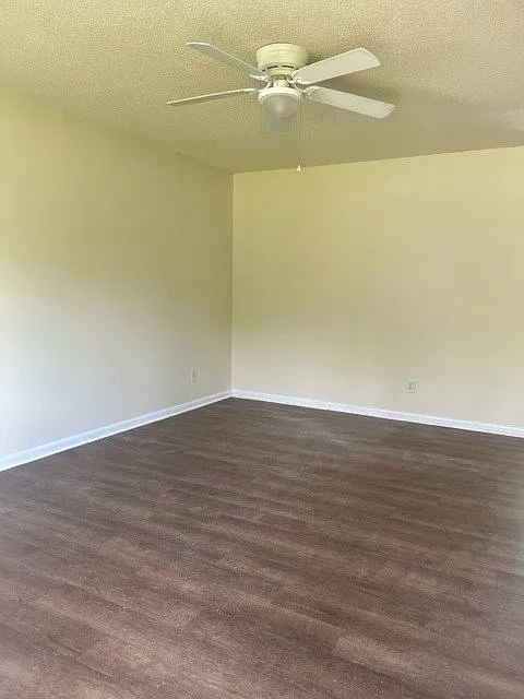 3 bed, 1.0 bath, 936 sqft, $1,400 — Photo 4