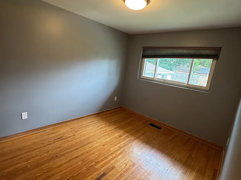 100 Susan Ave — Photo 7