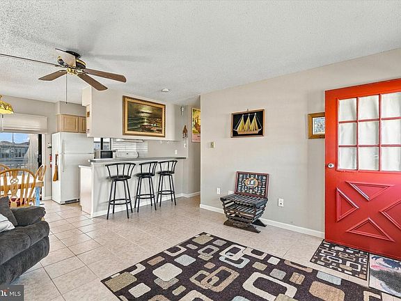4th image of 11 Sylvia Ln