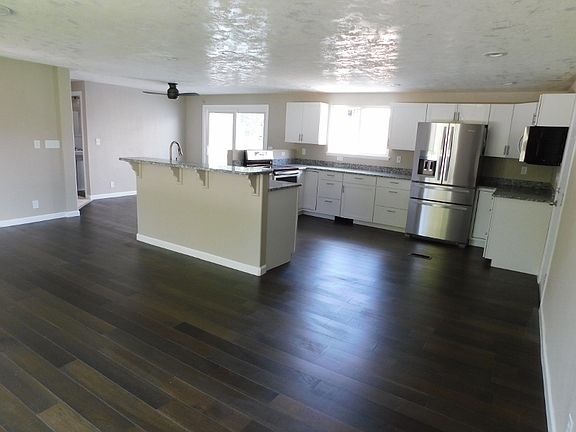 5th image of 220 Summer View Dr