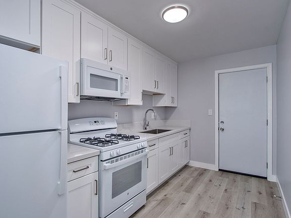 5th image of 3869-75 Cottonwood St #3871
