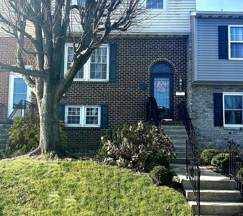 1st image of 842 Woodlawn Dr