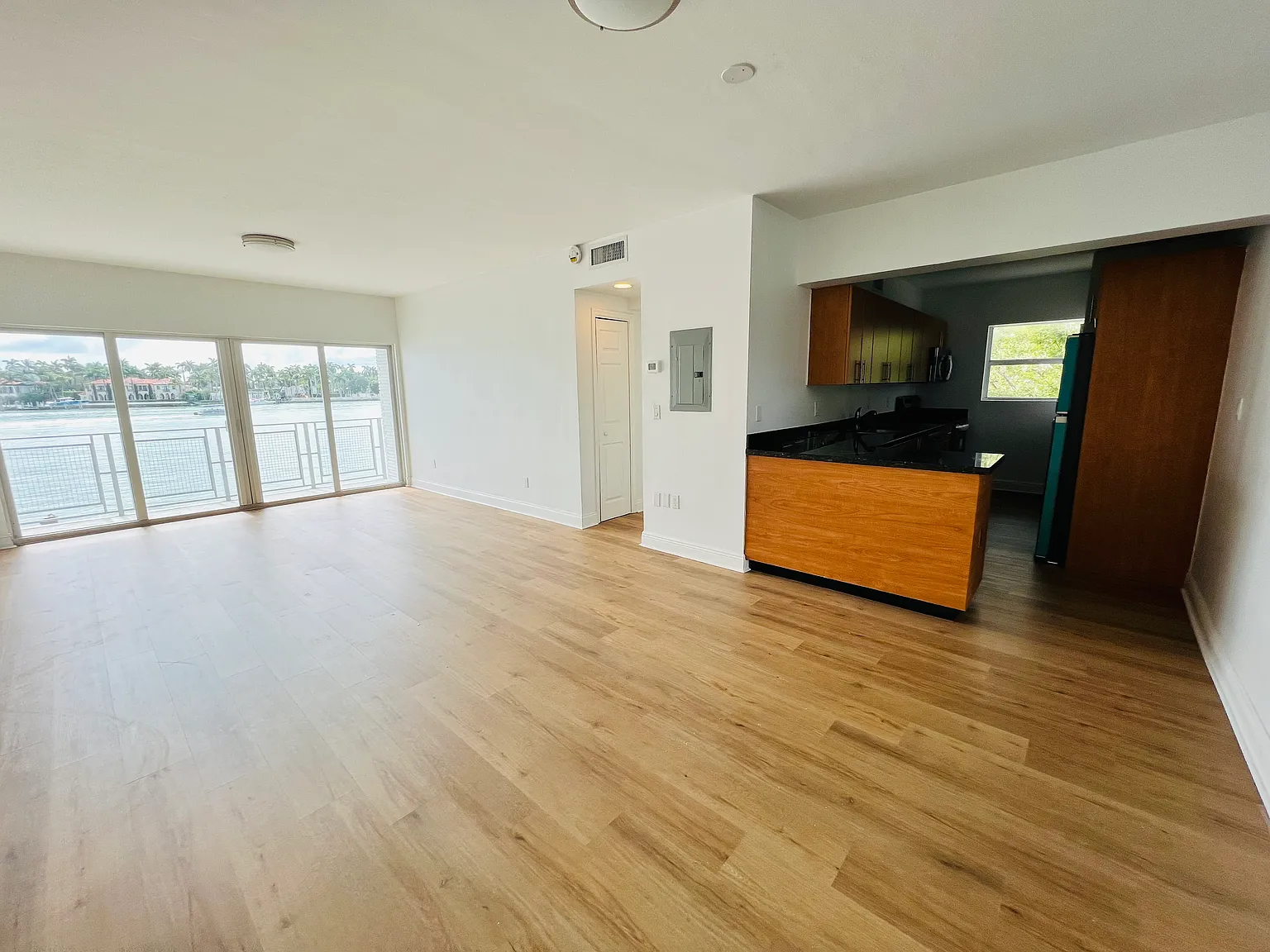 1 bed, 950 sqft, $2,800 — Photo 2