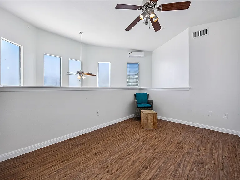 2502 Leon St #501 — Photo 11