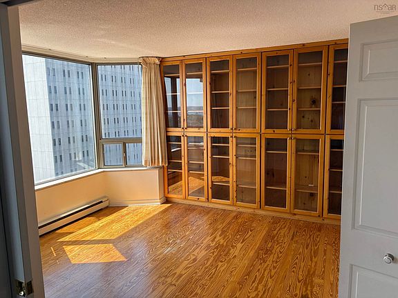 3rd image of 1470 Summer St