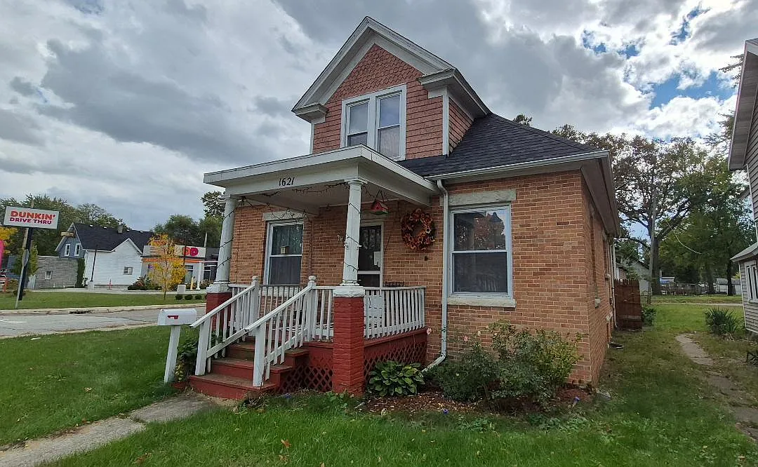 1621 E Michigan Blvd photo 1
