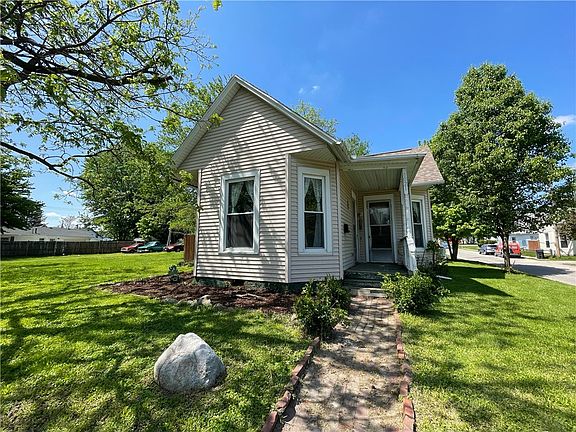 3rd image of 1021 Van Buren Ave
