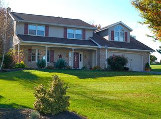 572 Hiview Dr, Lititz, PA 17543