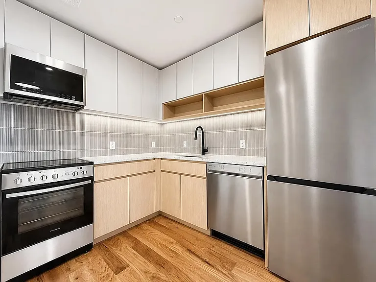 205 Cabrini Blvd #D3 — Photo 8