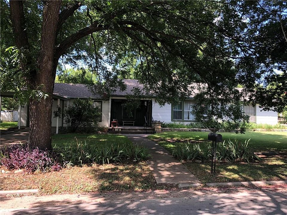 1st image of 402 W Live Oak St